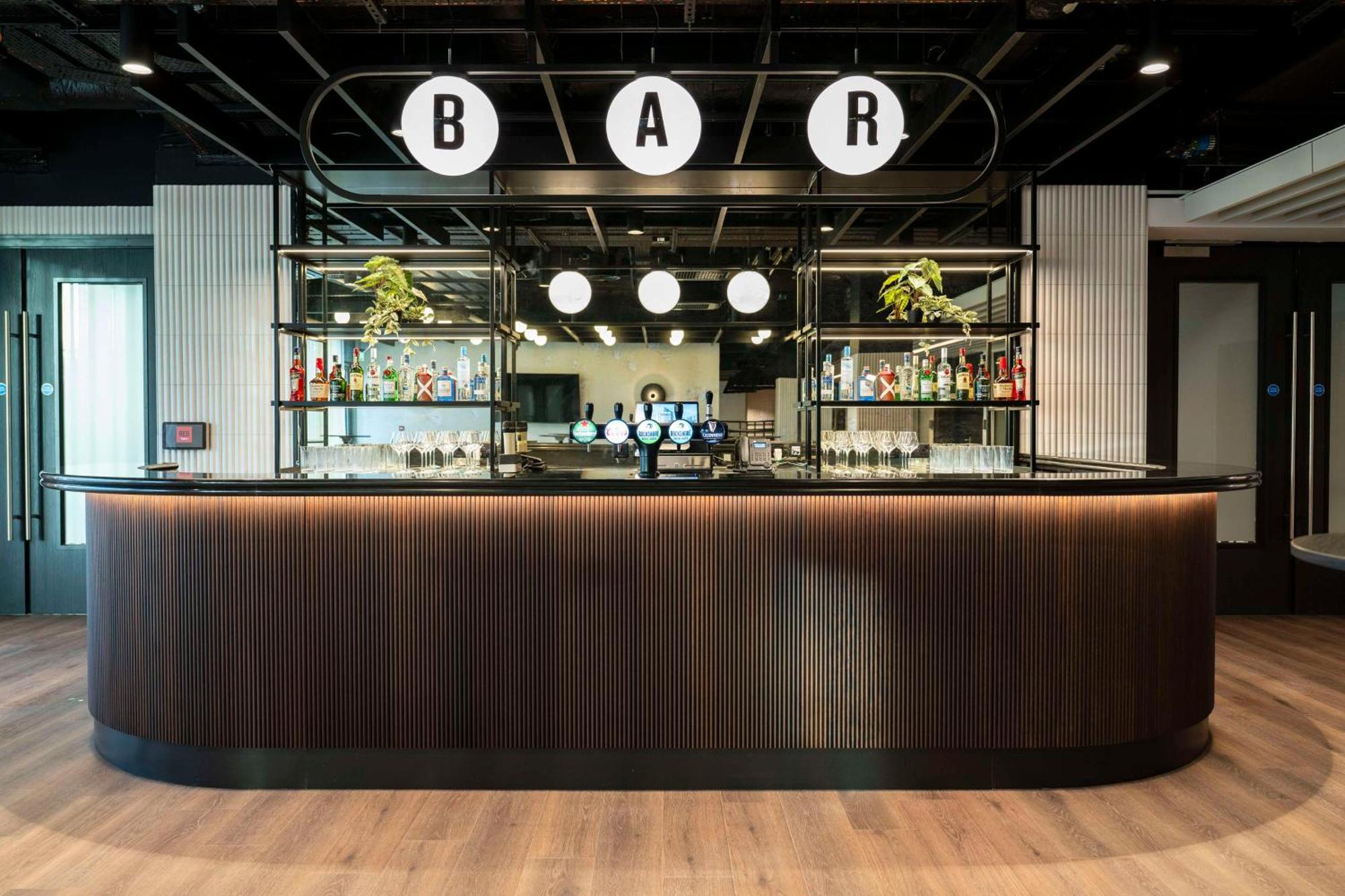 Radisson Red Galway 호텔 외부 사진